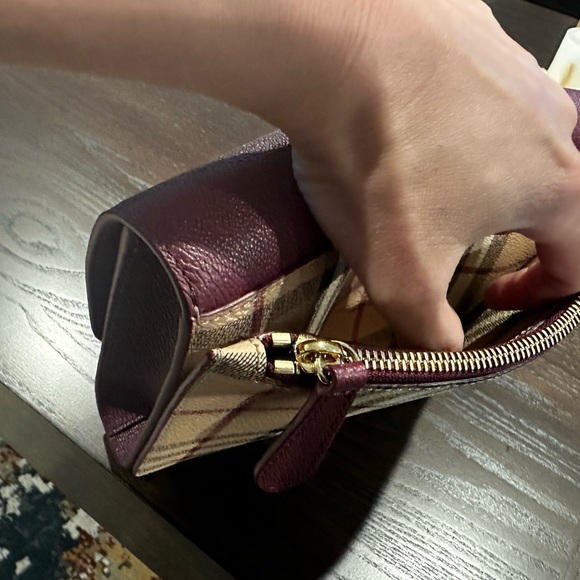 💯 Authentic Burberry Haymarket Check Loxely Crossbody Bag in Dark Plum Color - Picture 11 of 15